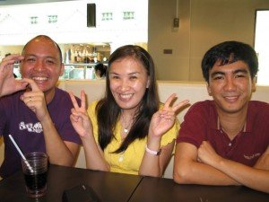 Bloggers Kitaan sa Singapore JOnas, Aileen, at Ederic