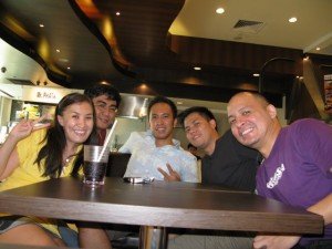 Bloggers Kitaan sa Singapore Aileen, Ederic, Alex, Leonard, at Jonas